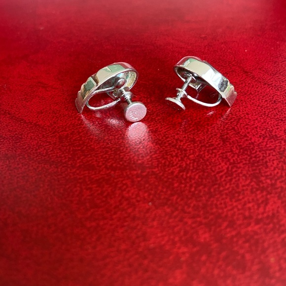 Vintage CORO Silver Tone Ribbon Earrings Screw Back Geometric Swirl Retro - Picture 3 of 6